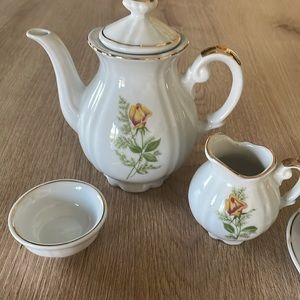 VINTAGE Tea Set  - 11 piece